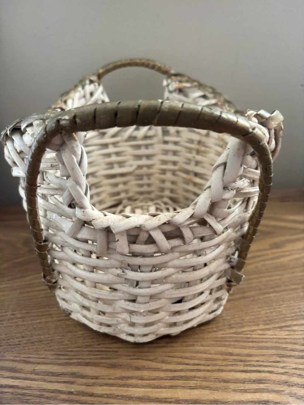 Vintage Handwoven Oval White Basket Gold Trim 12”x9”